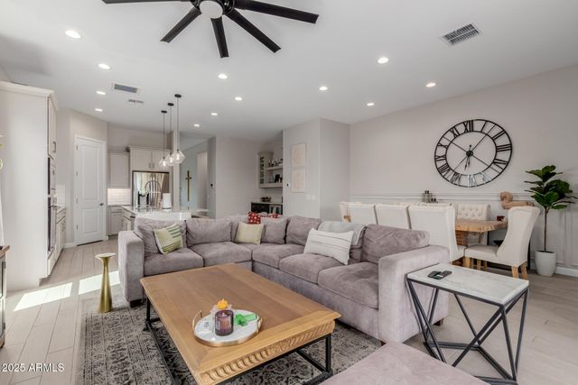 2235 E SAGUARO PARK Lane, Phoenix, AZ 85024