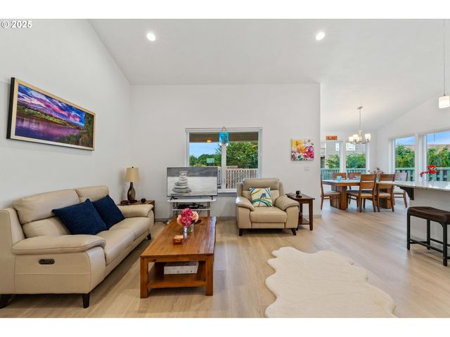 822 SPYGLASS Dr, Bandon, OR 97411