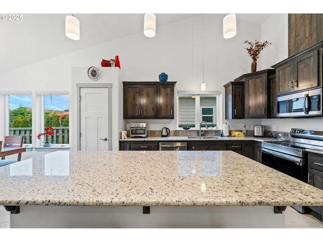 822 SPYGLASS Dr, Bandon, OR 97411