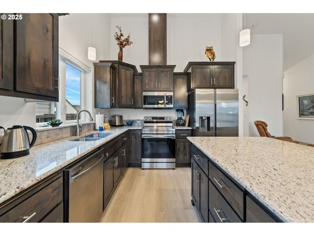 822 SPYGLASS Dr, Bandon, OR 97411