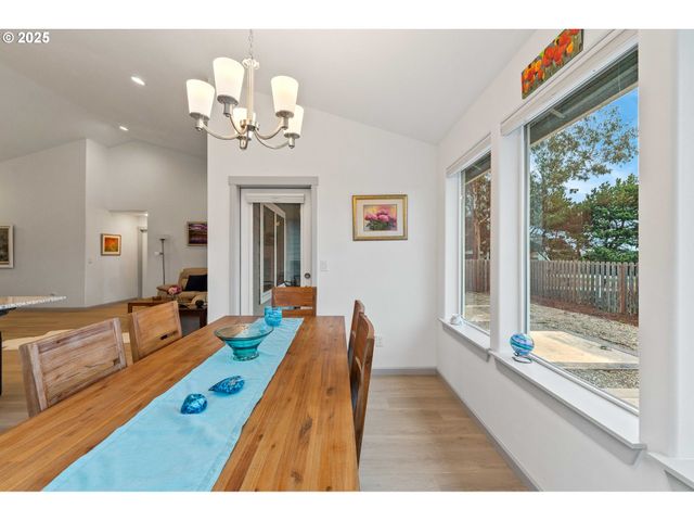 822 SPYGLASS Dr, Bandon, OR 97411