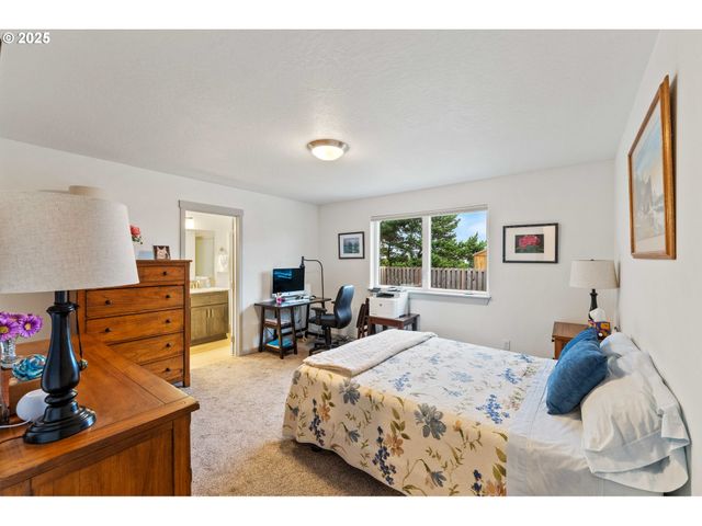 822 SPYGLASS Dr, Bandon, OR 97411