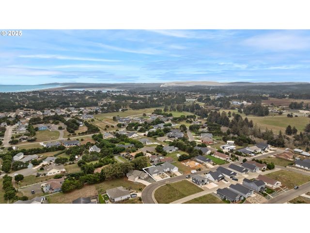 822 SPYGLASS Dr, Bandon, OR 97411