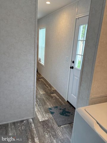 9917 LINDLEY DR, Morrisville, PA 19067