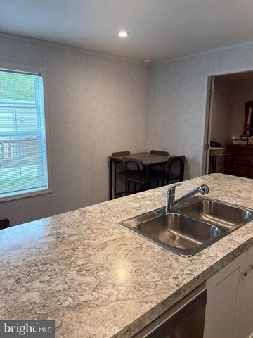 9917 LINDLEY DR, Morrisville, PA 19067
