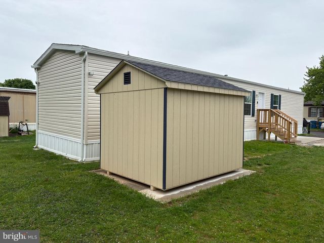 9917 LINDLEY DR, Morrisville, PA 19067