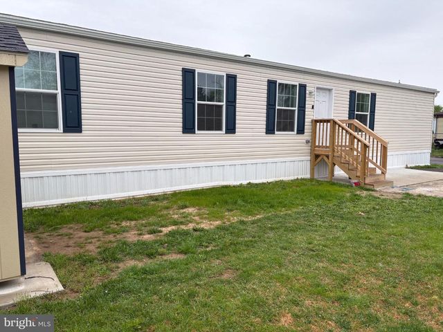 9917 LINDLEY DR, Morrisville, PA 19067