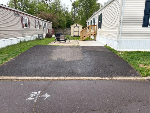 9917 LINDLEY DR, Morrisville, PA 19067