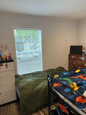 9917 LINDLEY DR, Morrisville, PA 19067