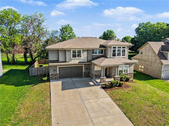 12204 Pebble Beach Drive, Kansas City, KS 66109