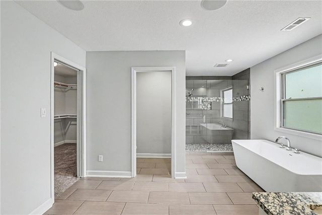 12204 Pebble Beach Drive, Kansas City, KS 66109