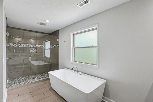 12204 Pebble Beach Drive, Kansas City, KS 66109