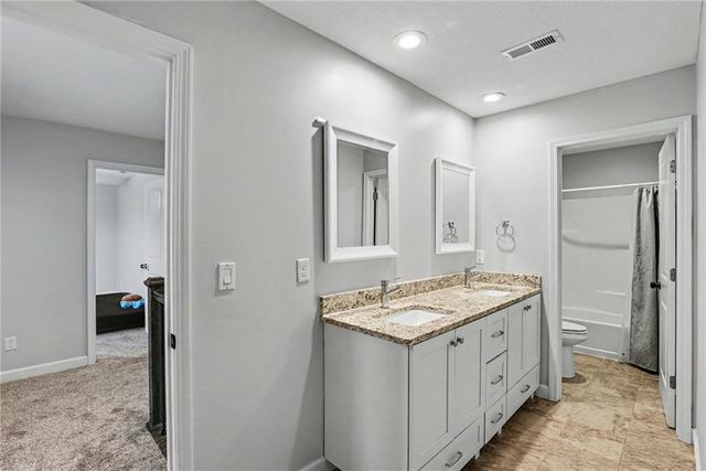 12204 Pebble Beach Drive, Kansas City, KS 66109