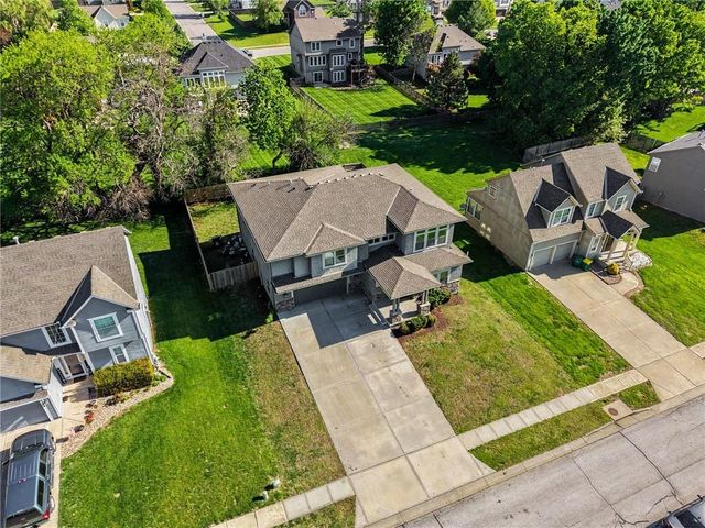 12204 Pebble Beach Drive, Kansas City, KS 66109