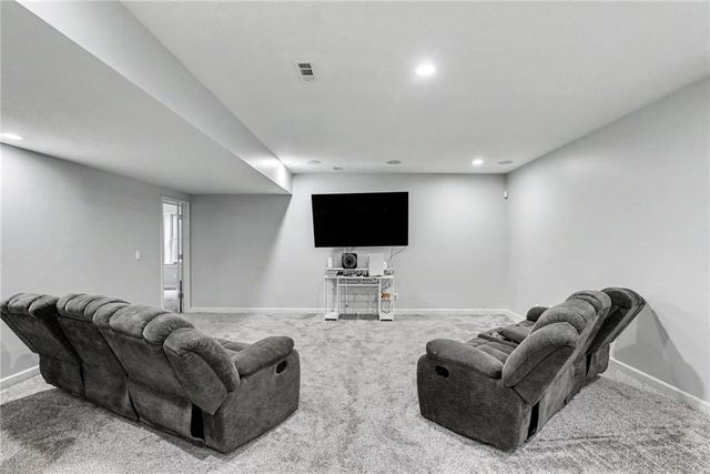 12204 Pebble Beach Drive, Kansas City, KS 66109