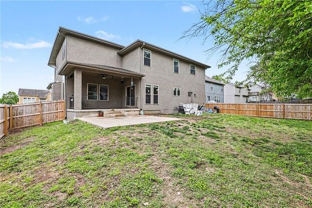12204 Pebble Beach Drive, Kansas City, KS 66109