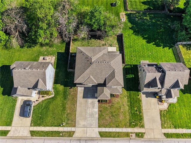 12204 Pebble Beach Drive, Kansas City, KS 66109