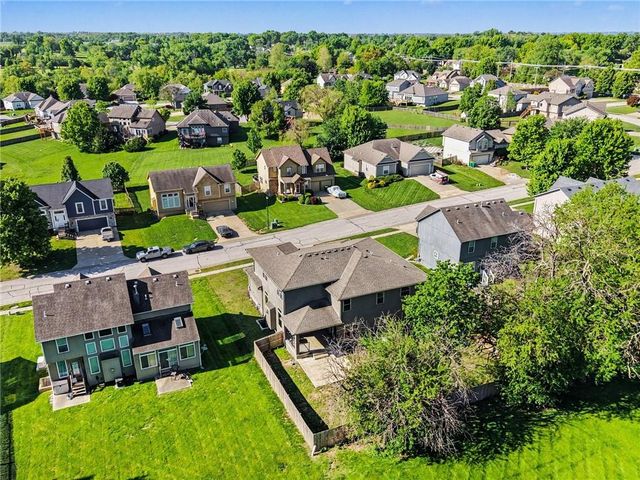 12204 Pebble Beach Drive, Kansas City, KS 66109