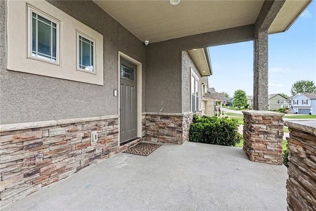 12204 Pebble Beach Drive, Kansas City, KS 66109