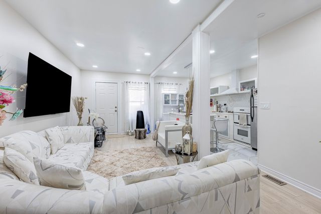 1908 S Sawyer Avenue, Chicago, IL 60623