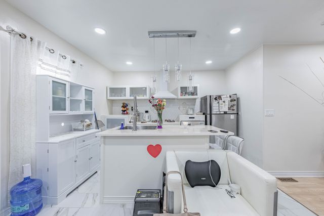 1908 S Sawyer Avenue, Chicago, IL 60623