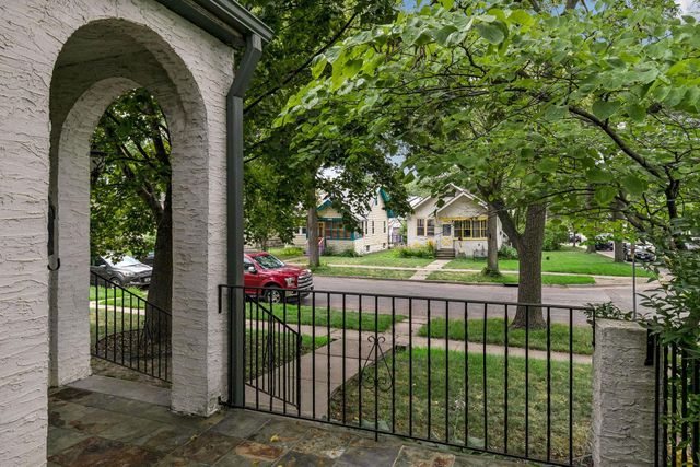 422 Brimhall Street, Saint Paul, MN 55105