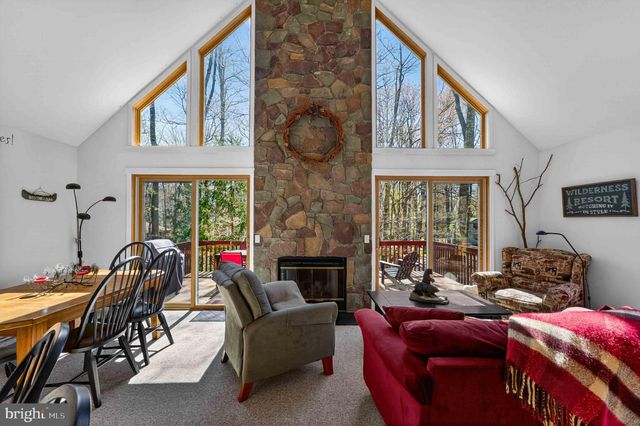179 SELIG RD, Pocono Lake, PA 18347