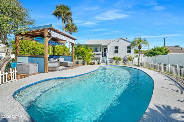 448 Nautilus Avenue, Daytona Beach, FL 32118