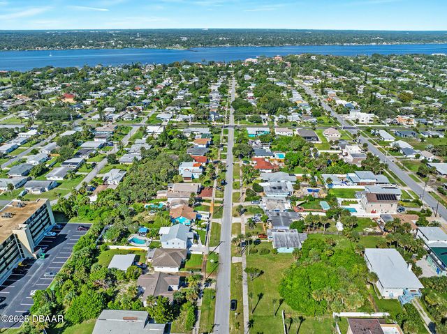 448 Nautilus Avenue, Daytona Beach, FL 32118