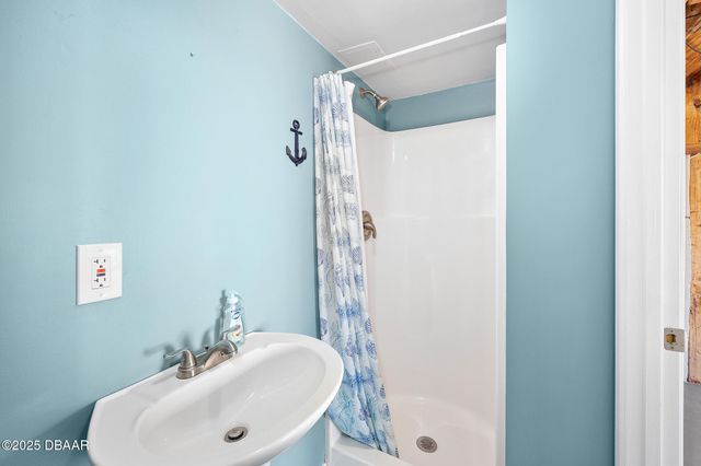 448 Nautilus Avenue, Daytona Beach, FL 32118