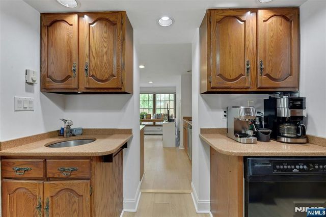 1280 Sussex Road, Teaneck, NJ 07666