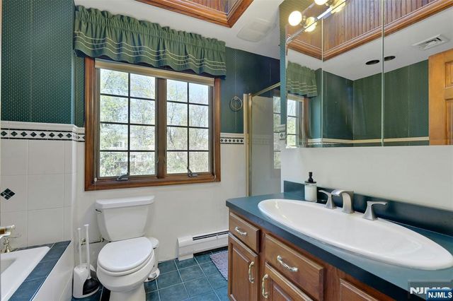 1280 Sussex Road, Teaneck, NJ 07666