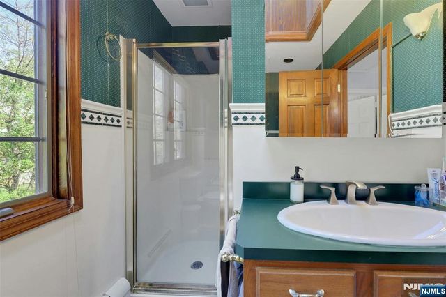 1280 Sussex Road, Teaneck, NJ 07666