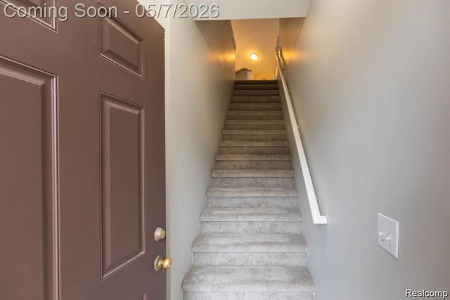 1560 W Lakeview Lane, Canton Charter Township, MI 48187