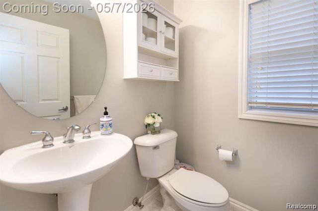 1560 W Lakeview Lane, Canton Charter Township, MI 48187