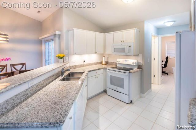 1560 W Lakeview Lane, Canton Charter Township, MI 48187
