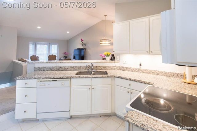 1560 W Lakeview Lane, Canton Charter Township, MI 48187