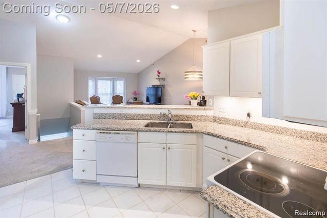 1560 W Lakeview Lane, Canton Charter Township, MI 48187
