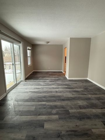 2490 Ridge Avenue, Aurora, IL 60504