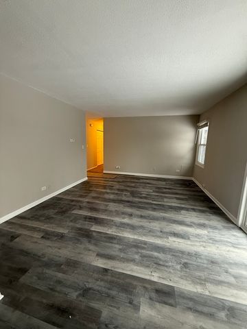 2490 Ridge Avenue, Aurora, IL 60504