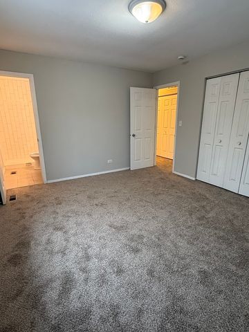 2490 Ridge Avenue, Aurora, IL 60504