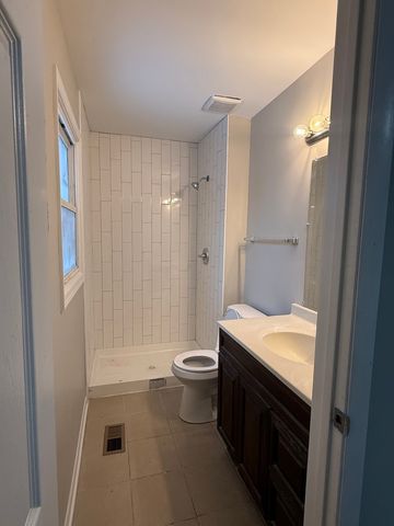 2490 Ridge Avenue, Aurora, IL 60504