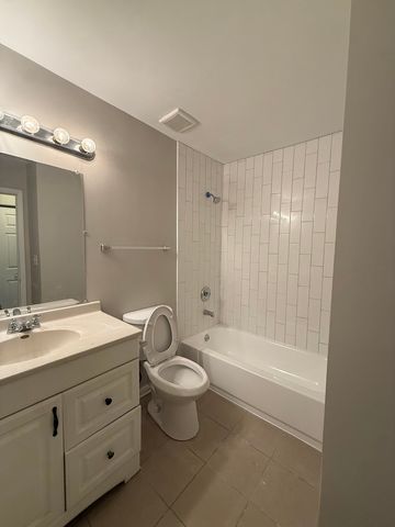 2490 Ridge Avenue, Aurora, IL 60504