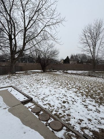 2490 Ridge Avenue, Aurora, IL 60504