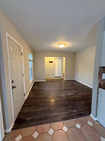 2490 Ridge Avenue, Aurora, IL 60504