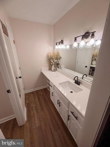 184 DEXTER DR, Martinsburg, WV 25405