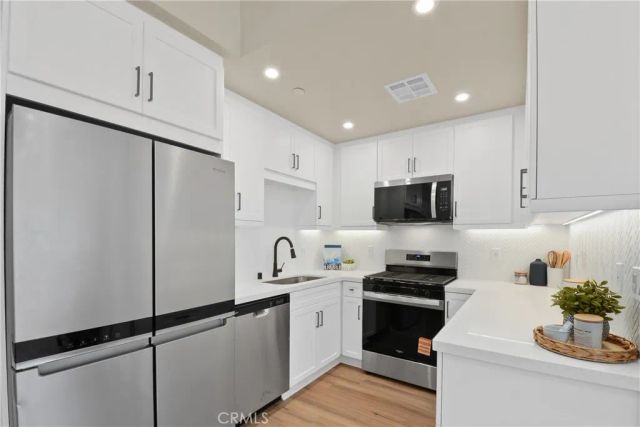 18092 Prairie Avenue 101, Torrance, CA 90504