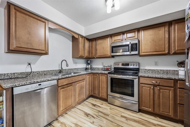 904 West Side Drive, Iowa City, IA 52246