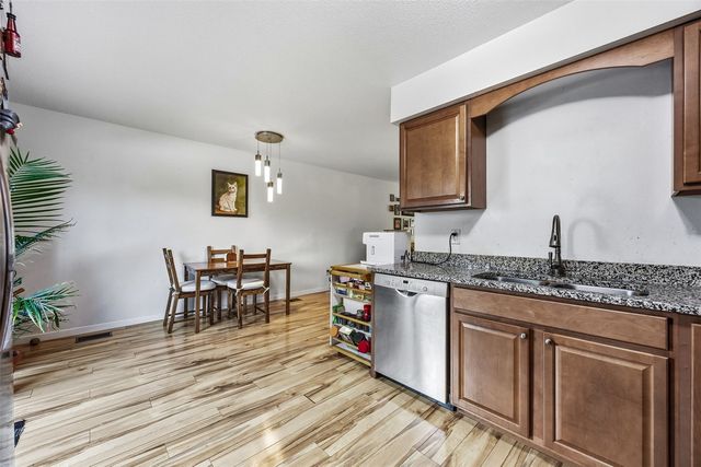 904 West Side Drive, Iowa City, IA 52246