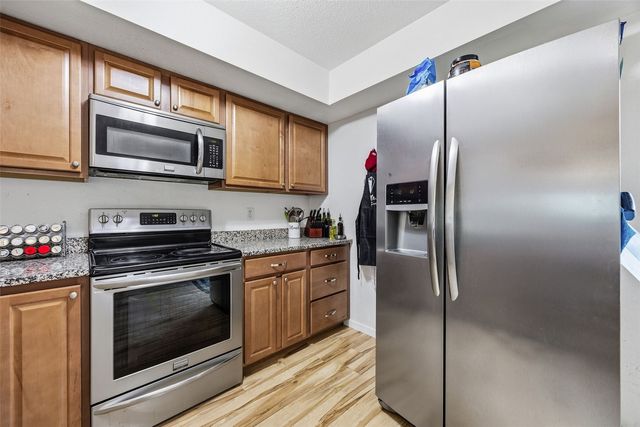 904 West Side Drive, Iowa City, IA 52246